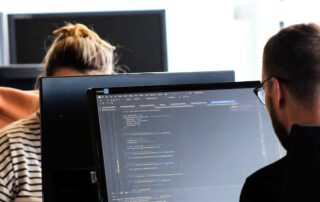 Pacetech, de Blumenau, e IPM, de Rio do Sul, anunciam oportunidades para quem busca vagas no mercado de tecnologia.
