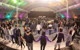 Evento acontece em Florianópolis, de 1º a 5 de novembro. Entre os temas, uso público de dados, educação e empreendedorismo feminino.