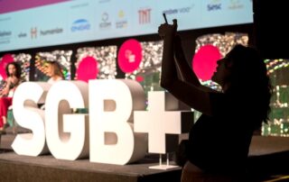 Evento do Social Good Brasil é gratuito terá atividades online até quinta (03) e presenciais na sexta e sábado em Florianópolis.