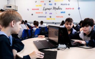 Projeto reúne alunos de diversas escolas municipais da cidade para desenvolver um jogo com ferramenta de programação visual.