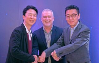 Na foto, o co-CEO global, Akinobu Miyoshi, o presidente da Macnica DHW, Fabio Petrassem, e David Seu, membro do Conselho.