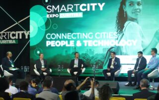 Painel no segundo dia do Smart City Expo Curitiba 2023 mostra cases e "playbook" para gestores desenvolverem espaços inovadores nos municípios do país.