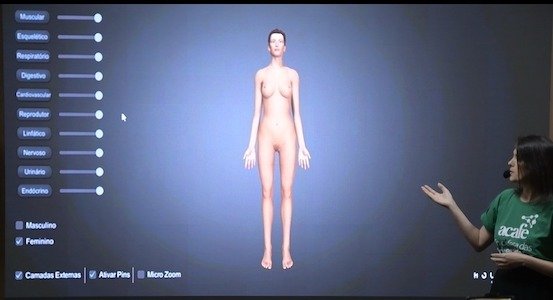 Com uso de óculos de realidade aumentada, alunos e professores visualizam e manipulam, por holografia, os 11 sistemas do corpo humano