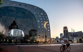 Entenda como referências globais (como o Market Hall de Rotterdam - foto) podem ser aplicadas para o desenvolvimento urbano no Brasil e em Santa Catarina.