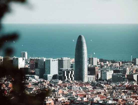A região de Barcelona abriga atualmente 2.000 startups, consolidando-se como o maior hub de empreendedorismo inovador do Sul da Europa.