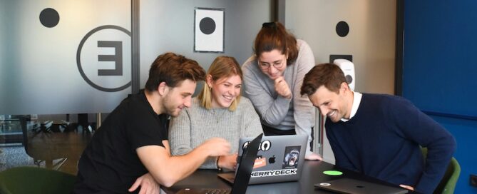 A escolha desta parceria pode moldar o curso da empresa, influenciando desde a cultura organizacional até a eficiência operacional.