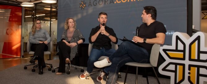 Painel durante inauguração do Ágora.Connect, living lab do Ágora Tech Park, em Joinville (SC), mostrou cases reais de integração entre mercado e academia.