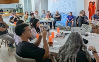 “pop-up city” no Norte da Ilha reúne líderes para experimentar soluções descentralizadas em governança, saúde, educação e sustentabilidade.