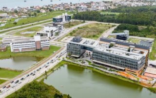 AI Summit Brasil reúne especialistas no Sapiens Parque e destaca papel estratégico da IA na transformação digital do setor público e privado.