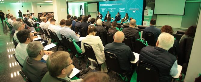 Evento reuniu empresários e executivos para discutir captação de recursos, crédito e o papel das empresas catarinenses no mercado.