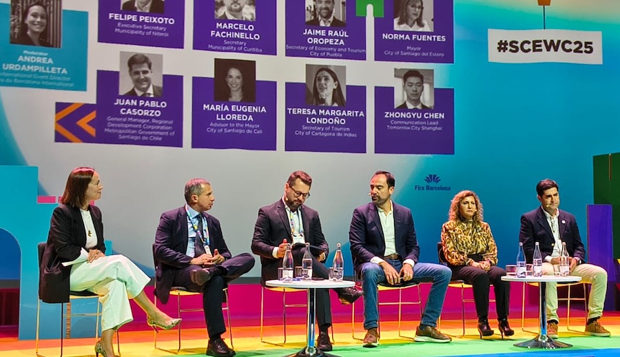 Marcelo Fachinello (3o. da esq para a dir), apresenta desafios e avanços da capital paranaense.