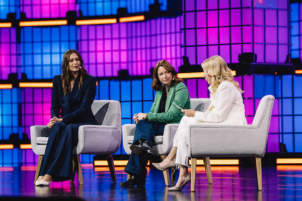 Nos esportes, a IA pode ajudar a prolongar a carreira de atletas de alto nível, acredita a ex-tenista Maria Sharapova (à esquerda)